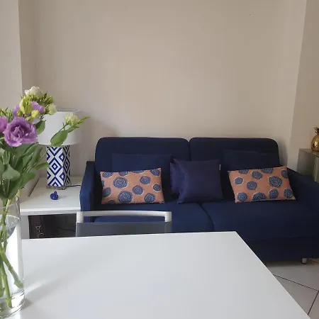 Apartment Climatise Avec Balcon En Plein Centre De Menton, Proche Et Commerces - Fr-1-196-305