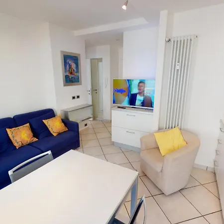Climatise Avec Balcon En Plein Centre De Menton, Proche Et Commerces - Fr-1-196-305 Apartment Menton