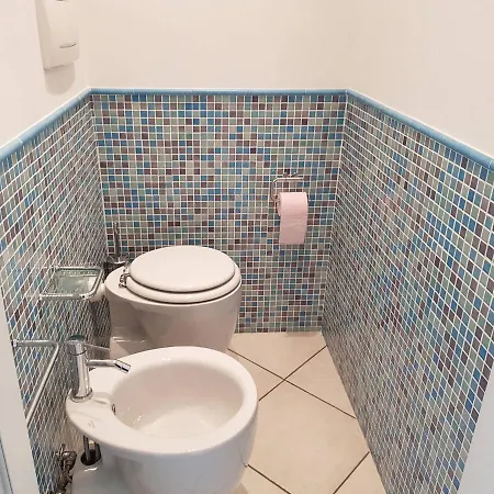 Apartment Climatise Avec Balcon En Plein Centre De Menton, Proche Et Commerces - Fr-1-196-305