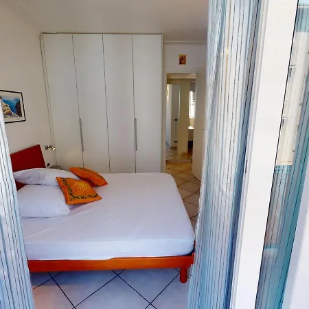 Apartment Climatise Avec Balcon En Plein Centre De Menton, Proche Et Commerces - Fr-1-196-305 Menton