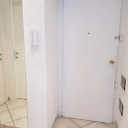 Climatise Avec Balcon En Plein Centre De Menton, Proche Et Commerces - Fr-1-196-305 Apartment