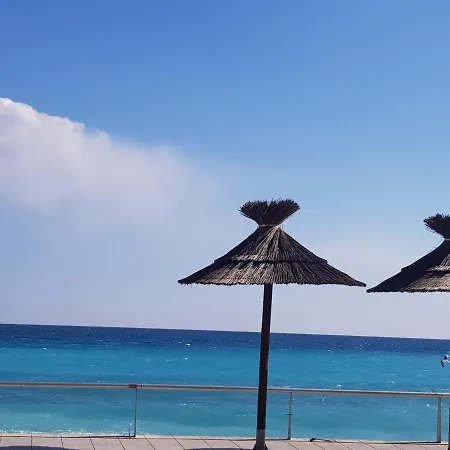 Climatise Avec Balcon En Plein Centre De Menton, Proche Et Commerces - Fr-1-196-305